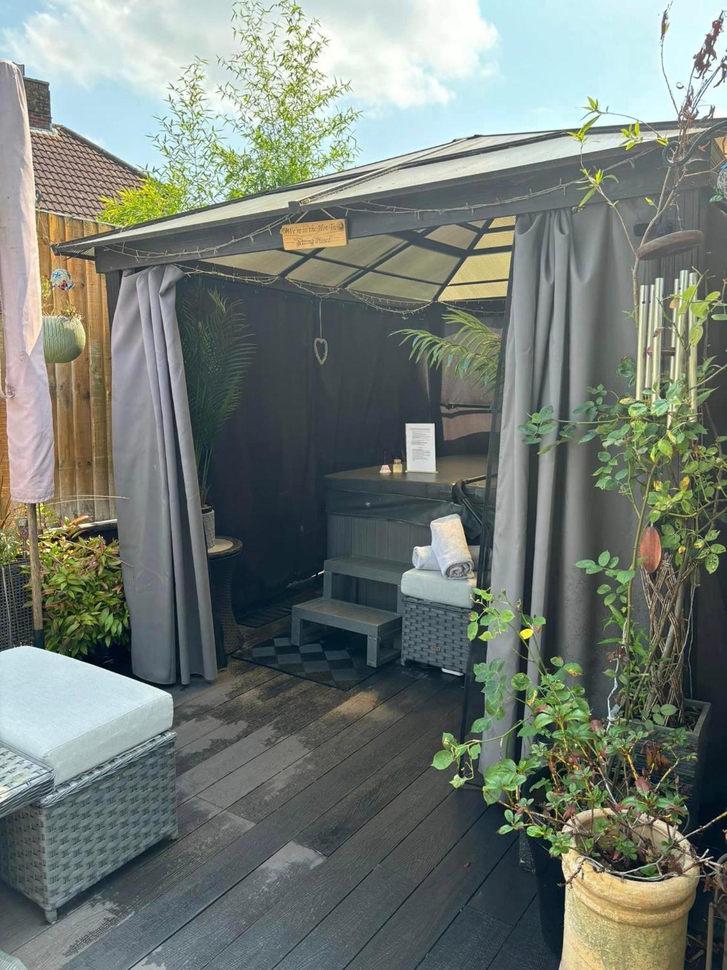 Secret Gem 1 Bed Garden Flat Private Luxury Hot Tub Apartman Bournemouth Kültér fotó