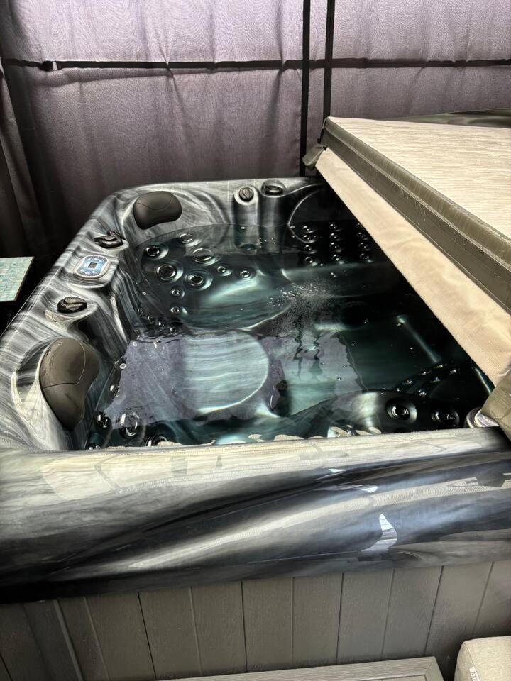 Secret Gem 1 Bed Garden Flat Private Luxury Hot Tub Apartman Bournemouth Kültér fotó
