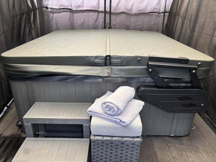 Secret Gem 1 Bed Garden Flat Private Luxury Hot Tub Apartman Bournemouth Kültér fotó