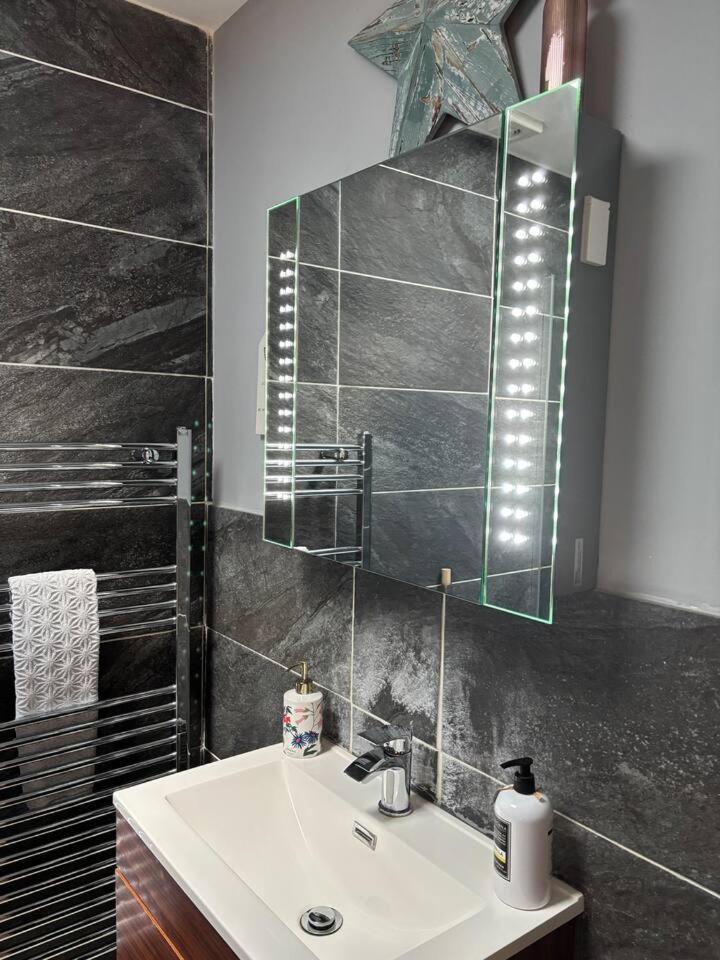 Secret Gem 1 Bed Garden Flat Private Luxury Hot Tub Apartman Bournemouth Kültér fotó