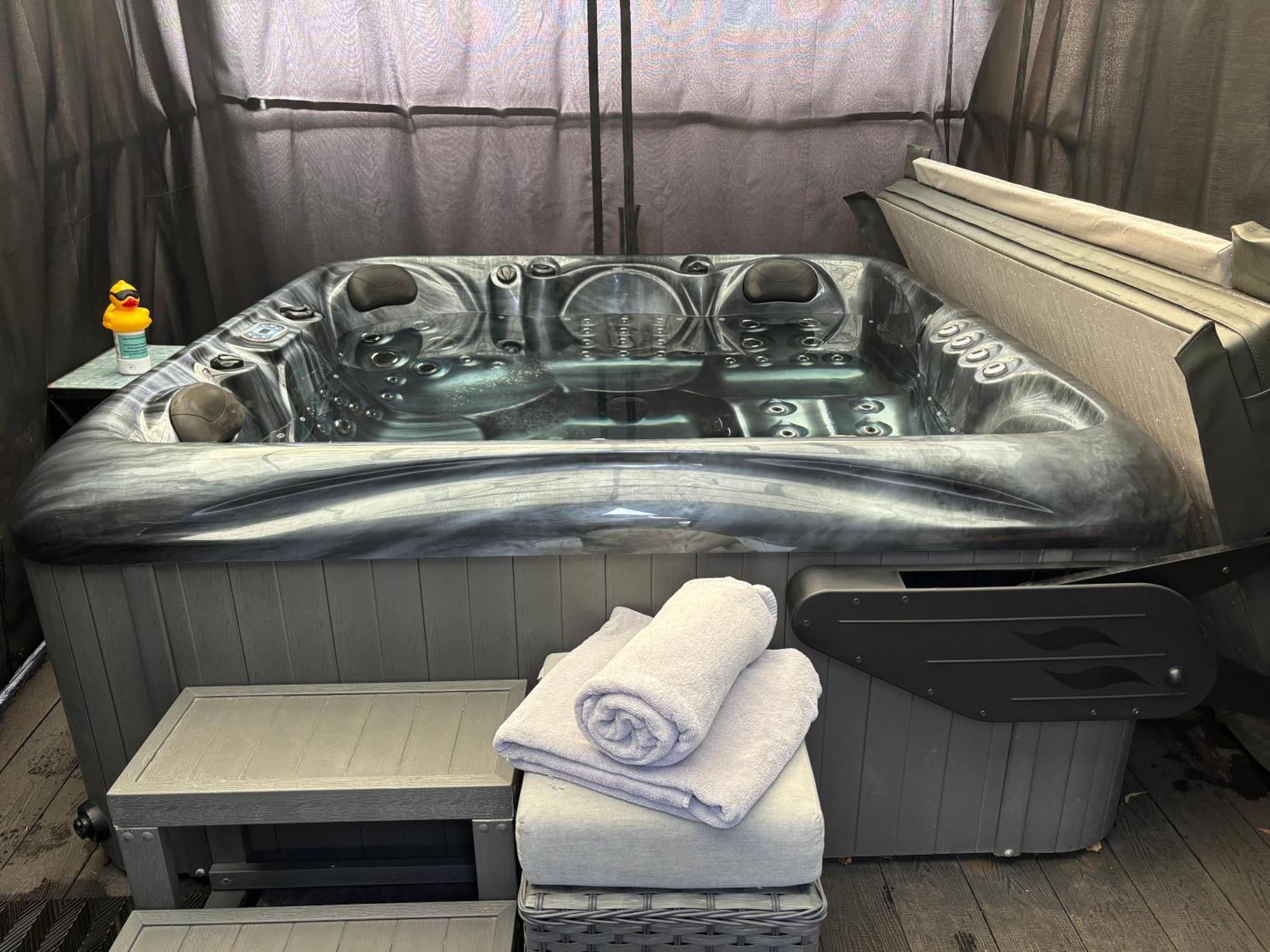 Secret Gem 1 Bed Garden Flat Private Luxury Hot Tub Apartman Bournemouth Kültér fotó