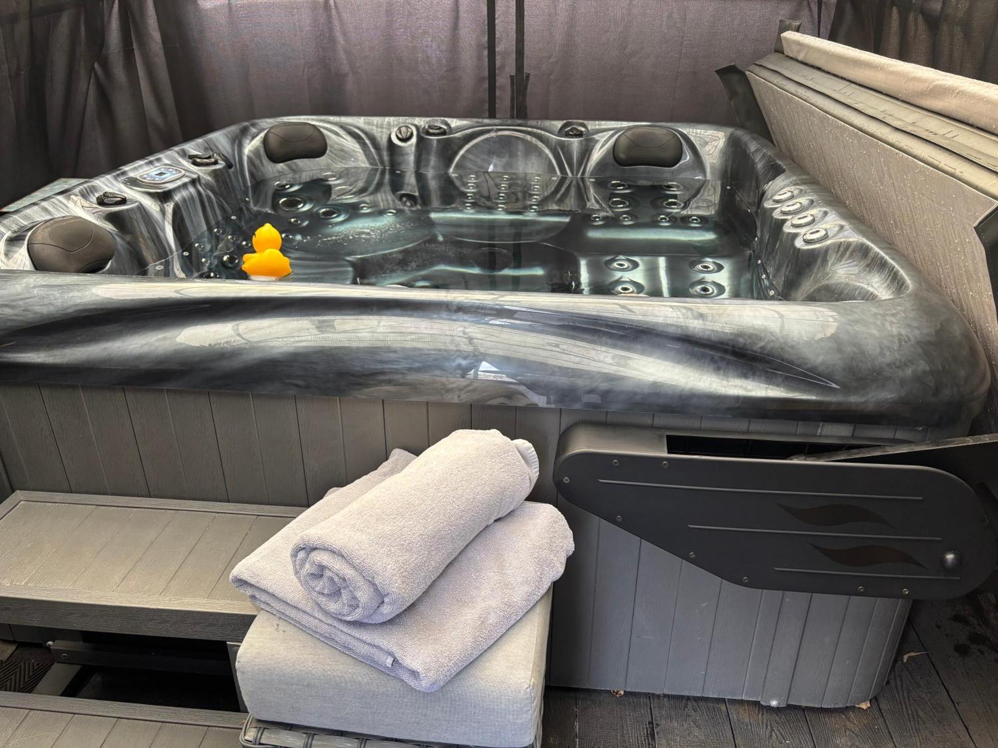 Secret Gem 1 Bed Garden Flat Private Luxury Hot Tub Apartman Bournemouth Kültér fotó